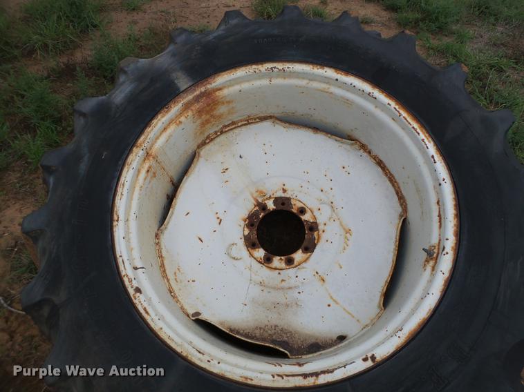 image for item L6656 1982 Allis Chalmers 8050 MFWD tractor