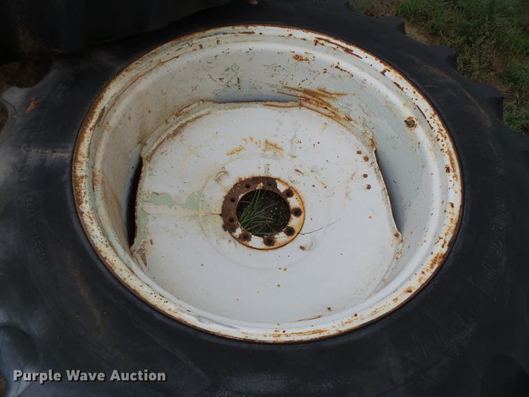 image for item L6656 1982 Allis Chalmers 8050 MFWD tractor