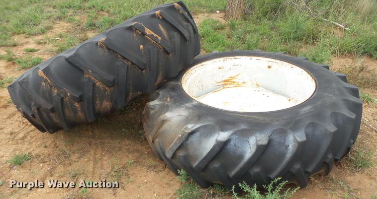 image for item L6656 1982 Allis Chalmers 8050 MFWD tractor