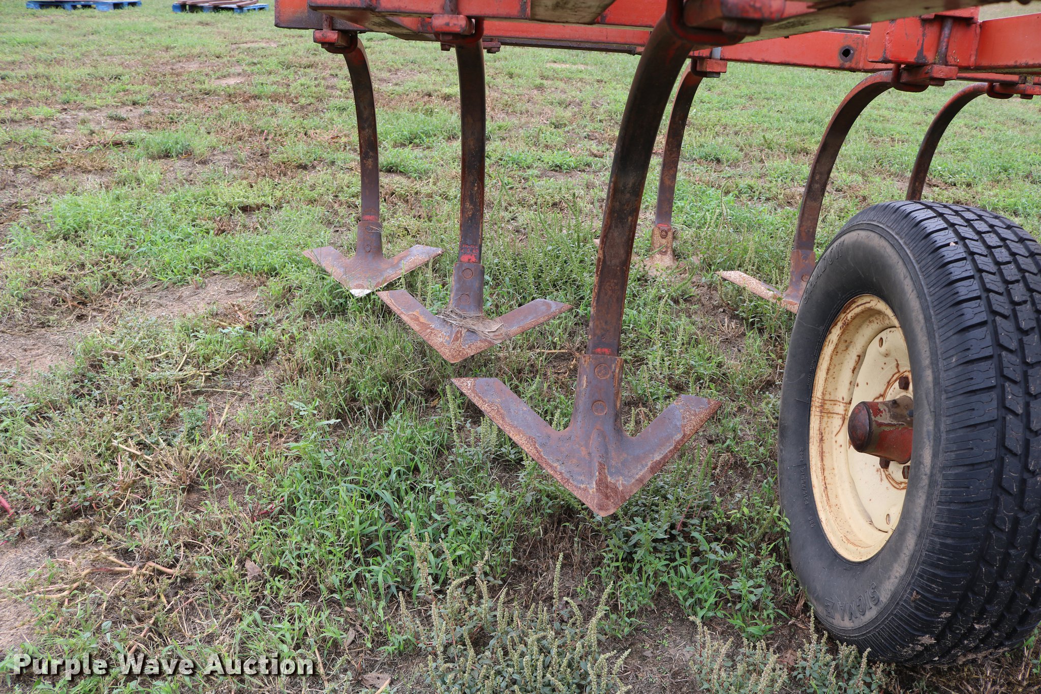 Krause 271 chisel plow in Ellinwood, KS Item DW9942 sold Purple Wave
