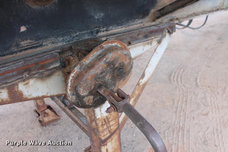 image for item DB0236 1974 Fontaine flatbed trailer