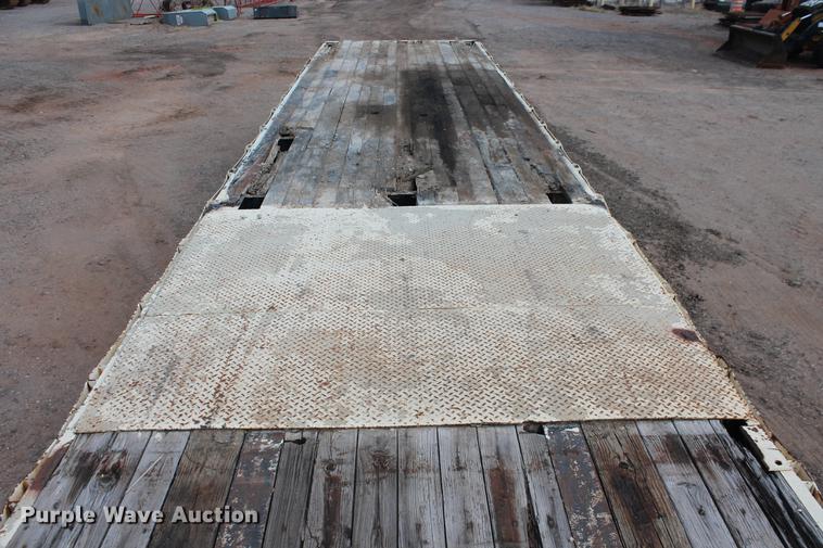 image for item DB0236 1974 Fontaine flatbed trailer