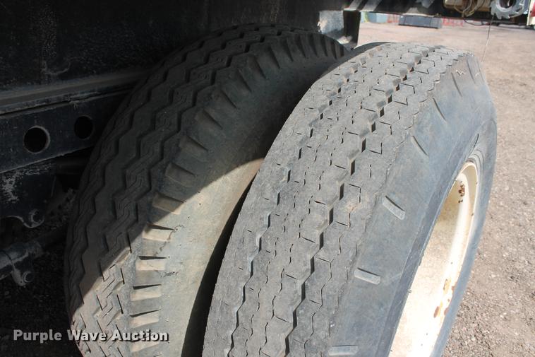 image for item DB0236 1974 Fontaine flatbed trailer