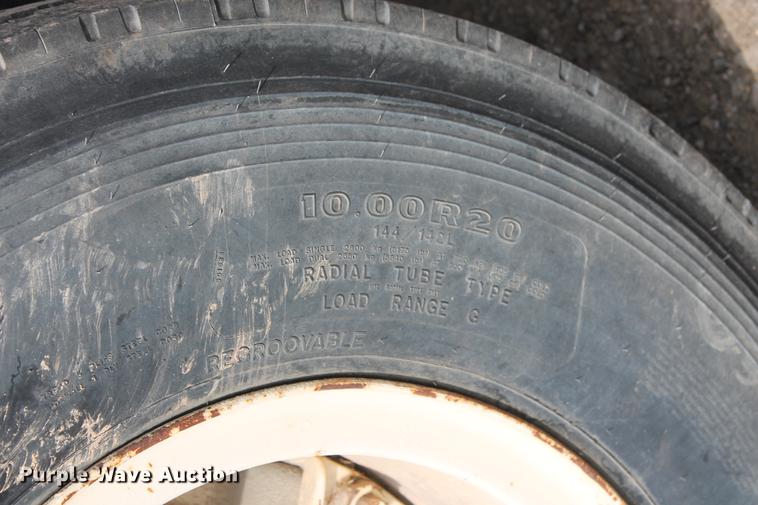 image for item DB0236 1974 Fontaine flatbed trailer