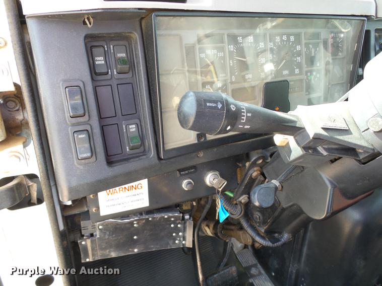 image for item DB4197 1996 International 8200 semi truck