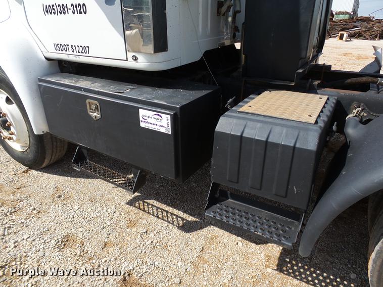 image for item DB4197 1996 International 8200 semi truck