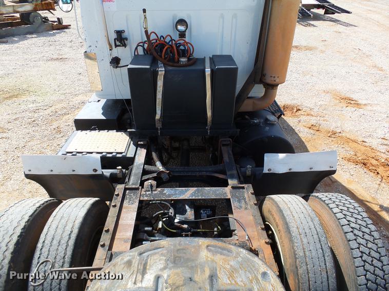 image for item DB4197 1996 International 8200 semi truck