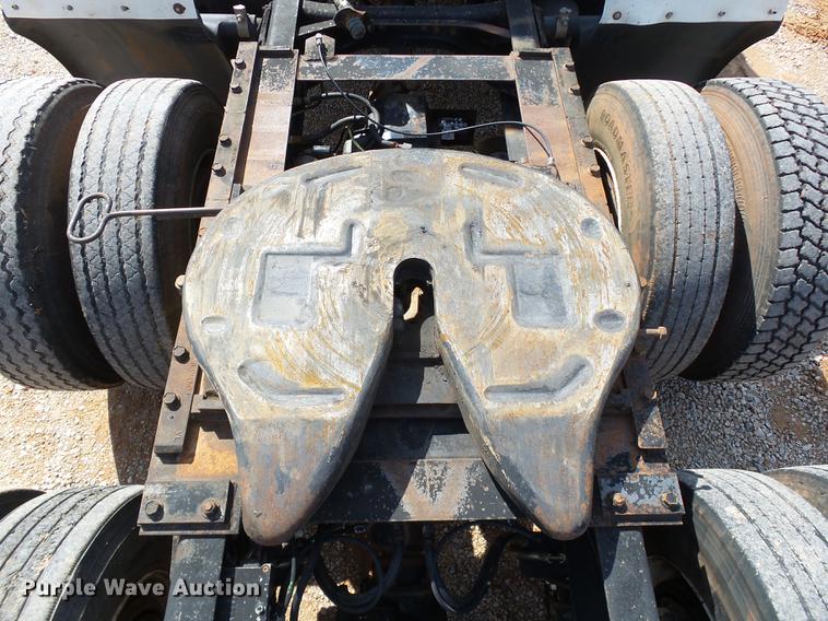 image for item DB4197 1996 International 8200 semi truck