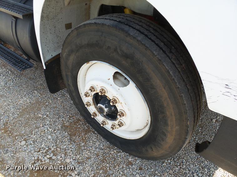 image for item DB4197 1996 International 8200 semi truck