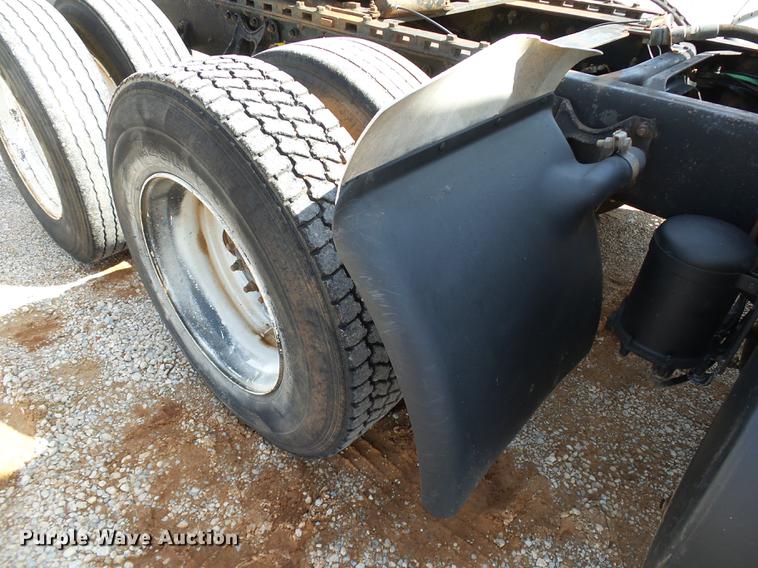 image for item DB4197 1996 International 8200 semi truck