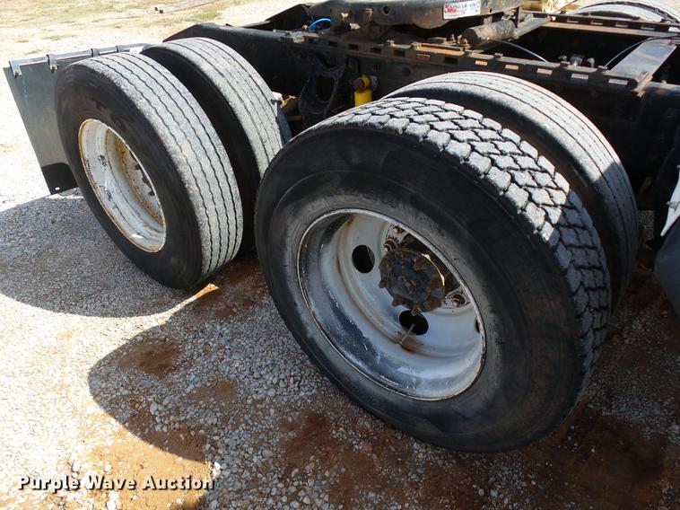 image for item DB4197 1996 International 8200 semi truck