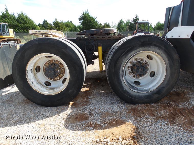 image for item DB4197 1996 International 8200 semi truck