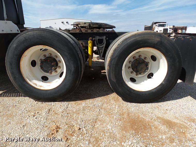 image for item DB4197 1996 International 8200 semi truck