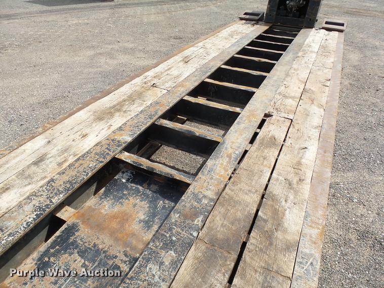 image for item DB4202 2004 Trail King Advantage TK110HDG-533 HG series lowboy equipment trailer