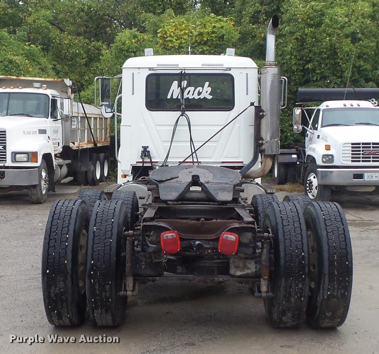 image for item DB6388 2000 Mack CH613 semi truck