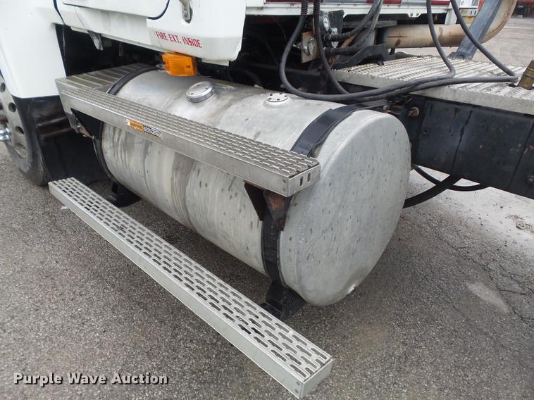 image for item DB6388 2000 Mack CH613 semi truck