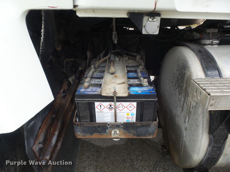 image for item DB6388 2000 Mack CH613 semi truck