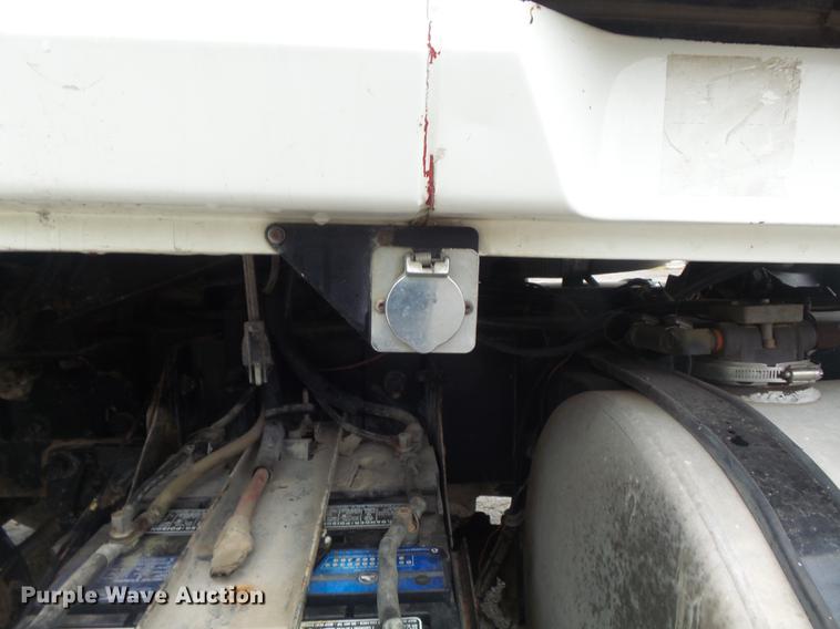 image for item DB6388 2000 Mack CH613 semi truck