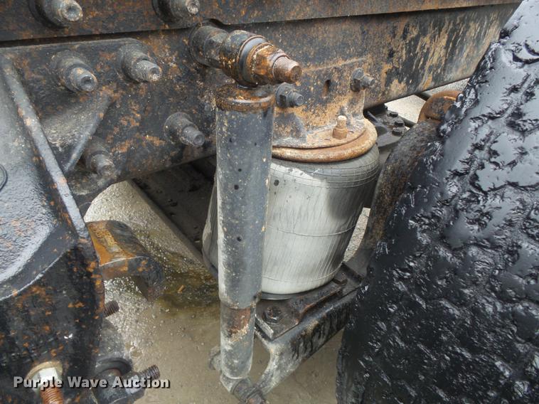 image for item DB6388 2000 Mack CH613 semi truck