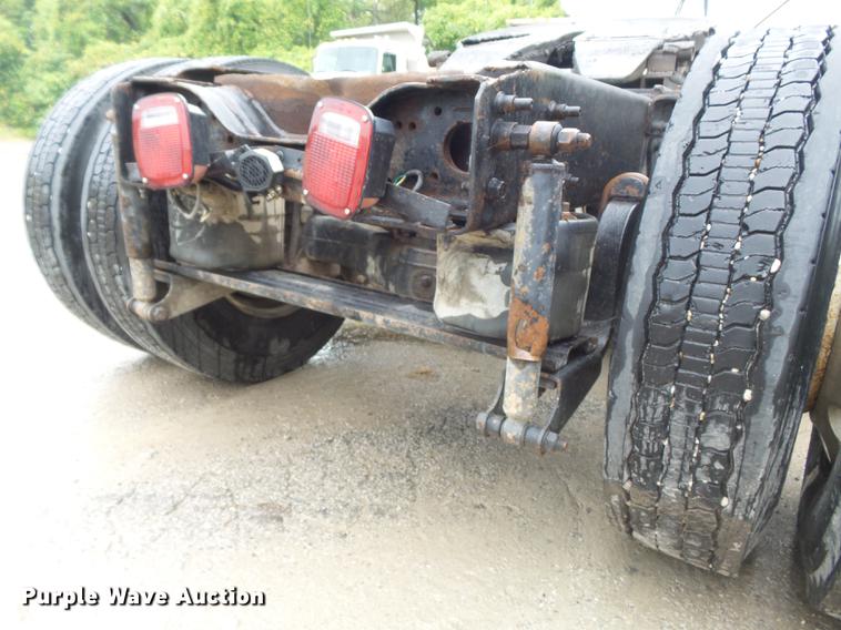 image for item DB6388 2000 Mack CH613 semi truck