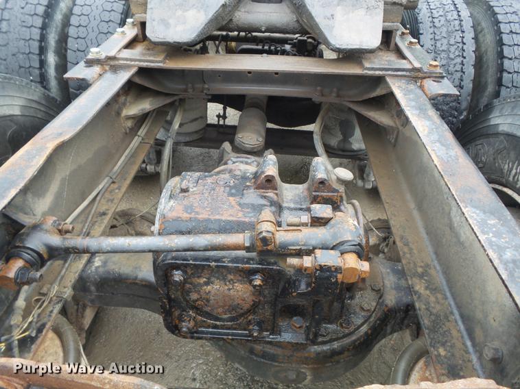 image for item DB6388 2000 Mack CH613 semi truck