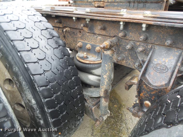 image for item DB6388 2000 Mack CH613 semi truck