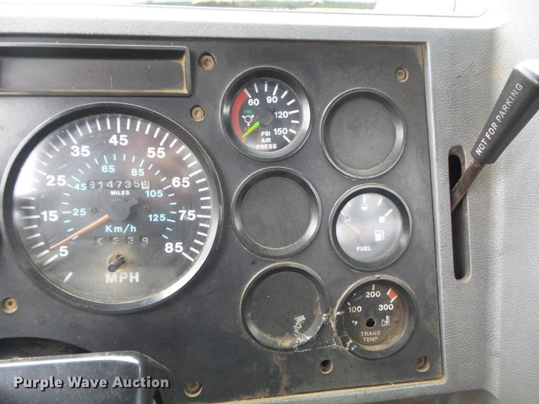 image for item DB6388 2000 Mack CH613 semi truck