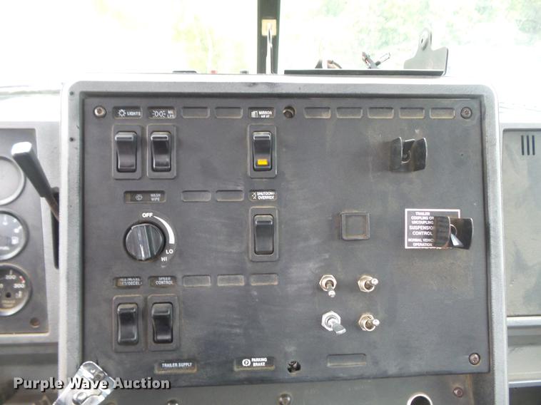 image for item DB6388 2000 Mack CH613 semi truck