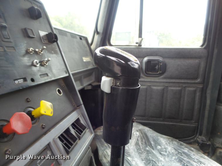 image for item DB6388 2000 Mack CH613 semi truck