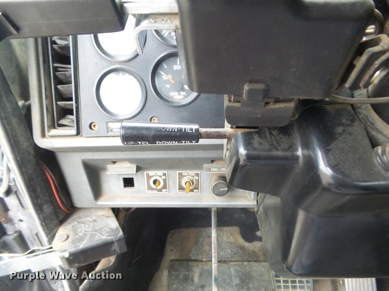 image for item DB6388 2000 Mack CH613 semi truck