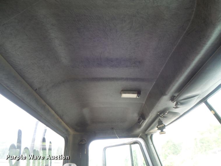 image for item DB6388 2000 Mack CH613 semi truck