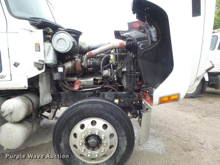 image for item DB6388 2000 Mack CH613 semi truck