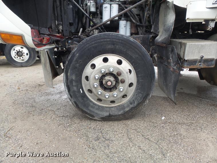 image for item DB6388 2000 Mack CH613 semi truck