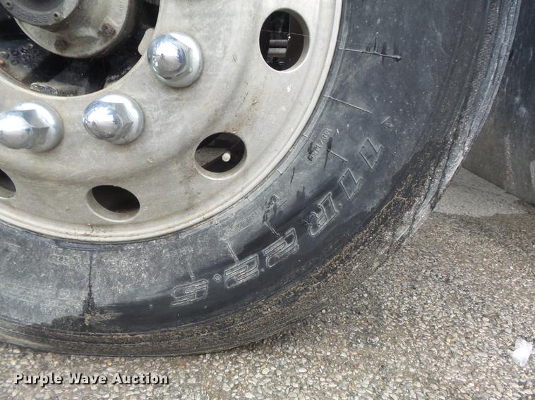 image for item DB6388 2000 Mack CH613 semi truck