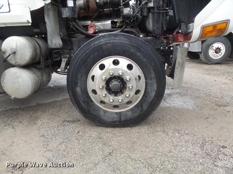 image for item DB6388 2000 Mack CH613 semi truck