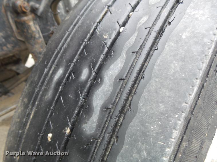 image for item DB6388 2000 Mack CH613 semi truck