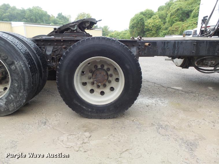 image for item DB6388 2000 Mack CH613 semi truck