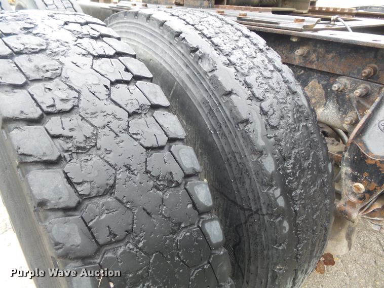 image for item DB6388 2000 Mack CH613 semi truck