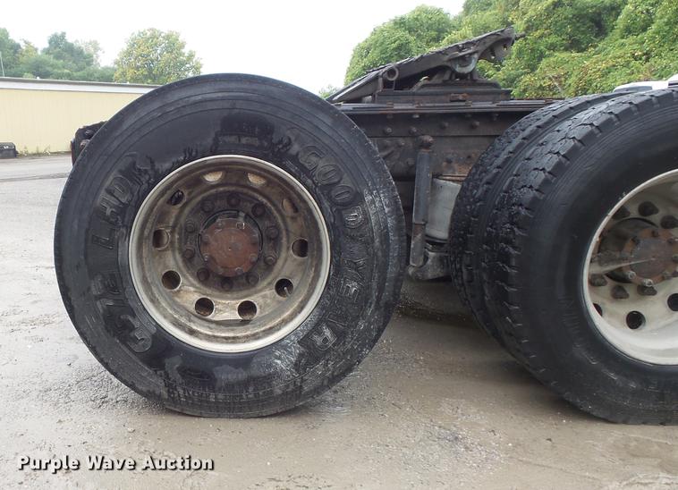 image for item DB6388 2000 Mack CH613 semi truck