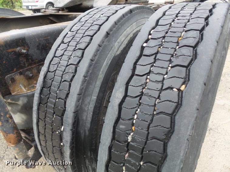 image for item DB6388 2000 Mack CH613 semi truck