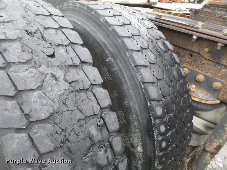 image for item DB6388 2000 Mack CH613 semi truck