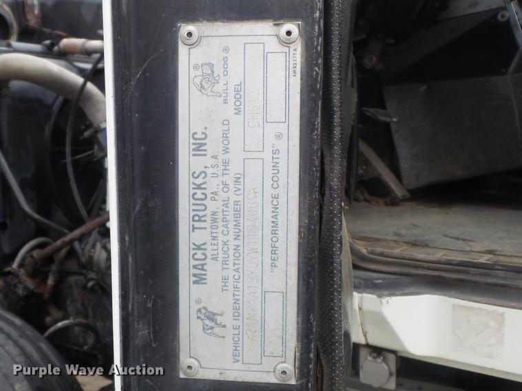 image for item DB6388 2000 Mack CH613 semi truck