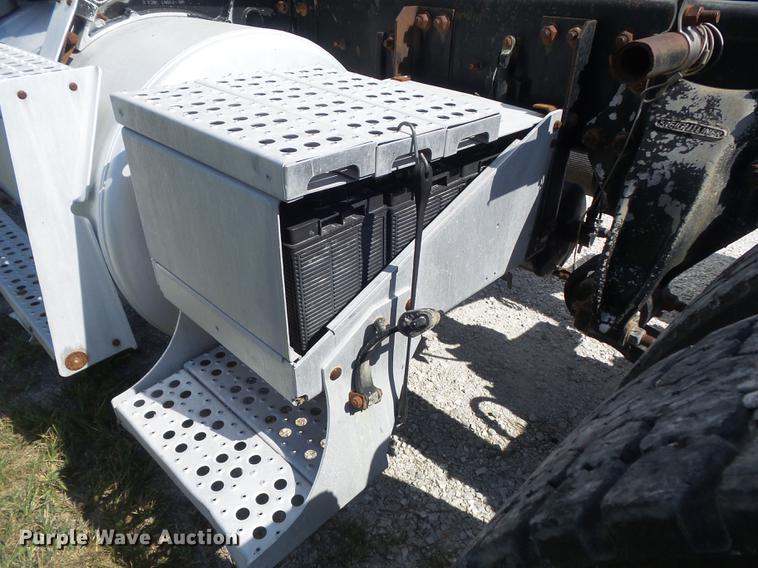 image for item DB6403 1994 Freightliner FLD semi truck