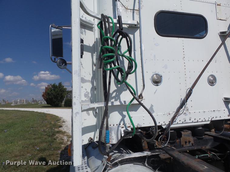 image for item DB6403 1994 Freightliner FLD semi truck