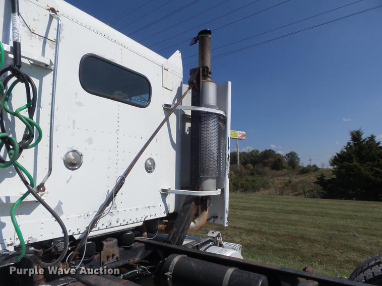 image for item DB6403 1994 Freightliner FLD semi truck