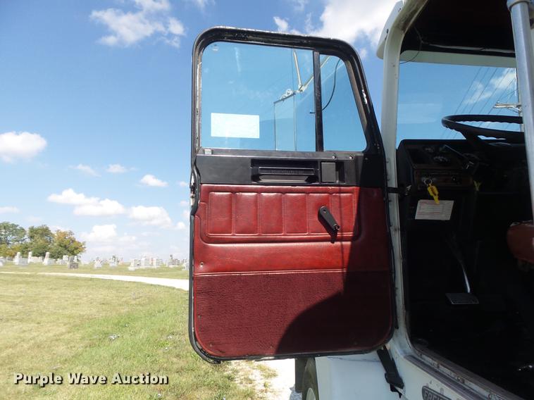 image for item DB6403 1994 Freightliner FLD semi truck