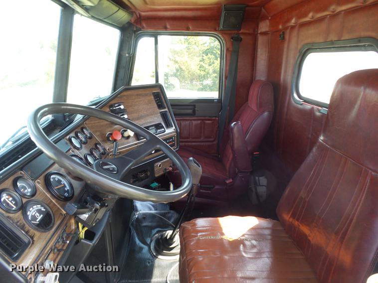 image for item DB6403 1994 Freightliner FLD semi truck