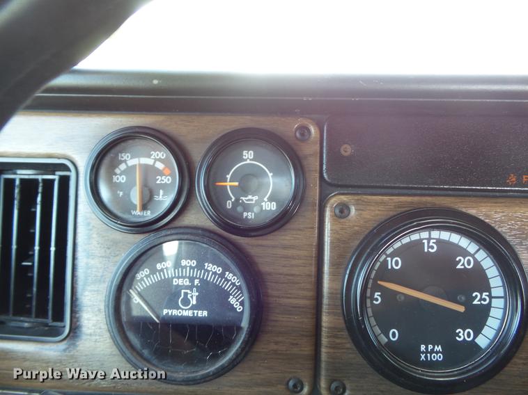 image for item DB6403 1994 Freightliner FLD semi truck