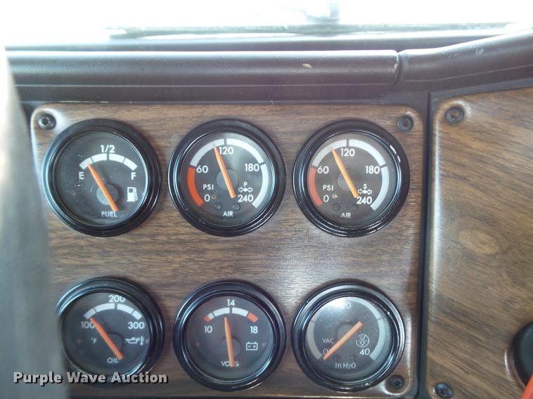 image for item DB6403 1994 Freightliner FLD semi truck