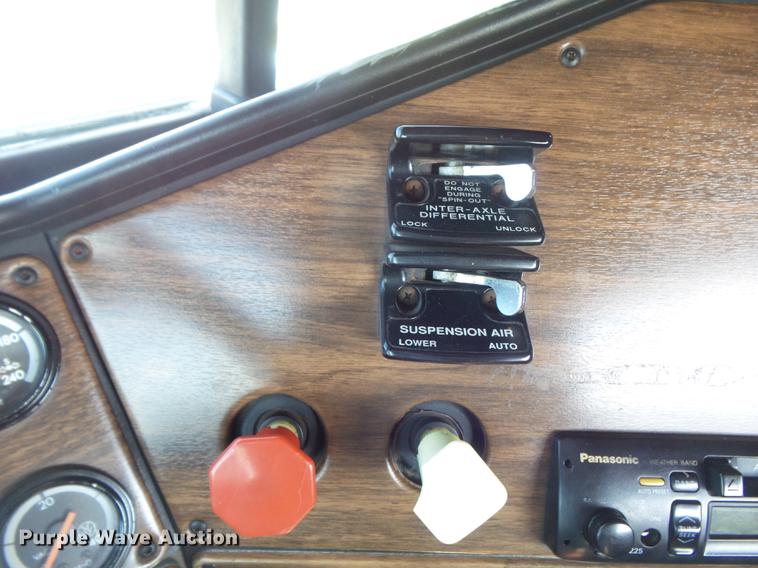 image for item DB6403 1994 Freightliner FLD semi truck